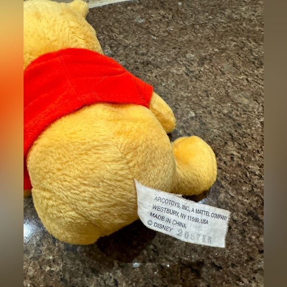 Vintage Winnie The Pooh Sitting With Red T- Shirt - Picture 5 of 8